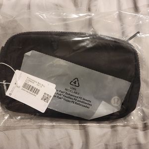 Lululemon everywhere belt bag black